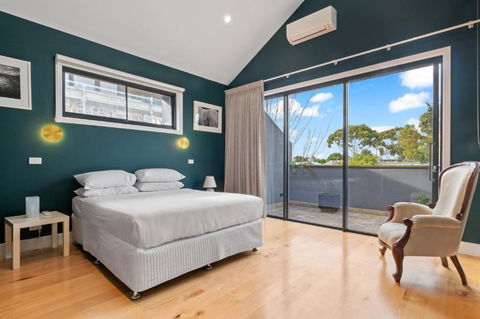Quaint 4-Bed With Backyard 5-Min To The Beach - Accommodation Noosa 1