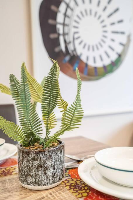 Quaint Auchenflower 1B1B Apt W Parking Close To UQ - Accommodation Noosa 2