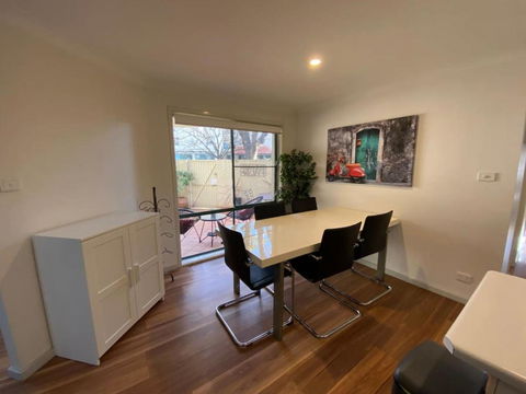 Quiet 2 Bedroom Apt In The Heart Of Old Kingston - Accommodation Noosa 1