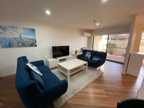 Quiet 2 Bedroom Apt In The Heart Of Old Kingston - Accommodation Noosa 0