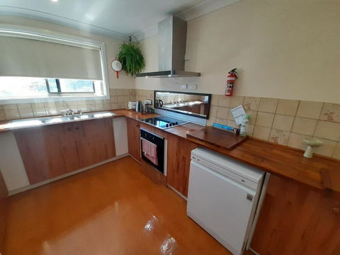 QUIET PROPERTY BY THE RIVER - Accommodation Noosa 3
