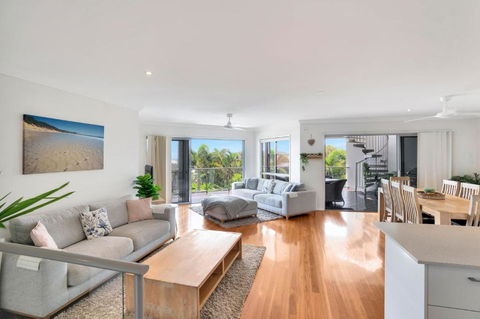 Rainbow Towers 2 Rainbow Beach - Accommodation Noosa 1