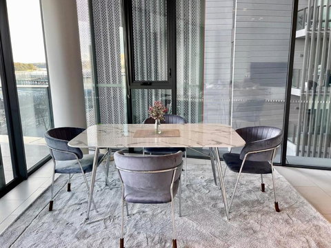 RARE Luxury Waterfront Living - Accommodation Noosa 3