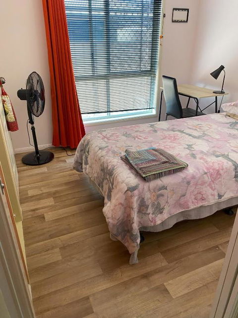 Red Cottage FEMALE ONLY BUDGET STAYS With Bedroom Plus Private Kitchenette Room - Accommodation Noosa 0