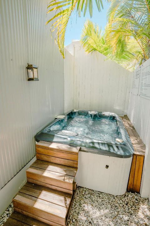 Private Outdoor Spa, Fire Pit, Cinema Room - THE COTTAGE COOLUM BEACH - Accommodation Noosa 0