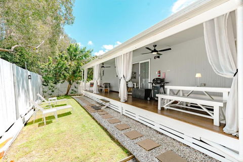 Private Outdoor Spa, Fire Pit, Cinema Room - THE COTTAGE COOLUM BEACH - Accommodation Noosa 3