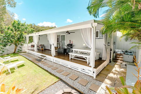 Private Outdoor Spa, Fire Pit, Cinema Room - THE COTTAGE COOLUM BEACH - Accommodation Noosa 1