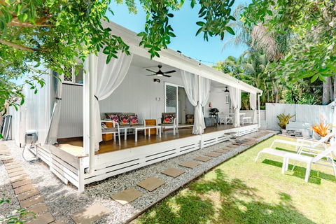 Private Outdoor Spa, Fire Pit, Cinema Room - THE COTTAGE COOLUM BEACH - Accommodation Noosa 2