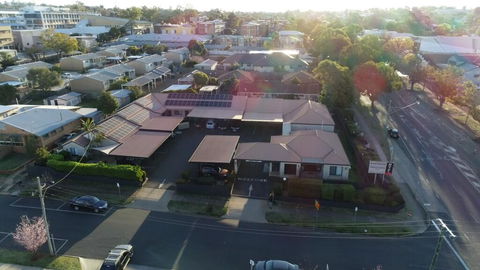 Asters On James Motor Inn - Accommodation Noosa 1