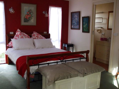 At The Gallery - Accommodation Noosa 0