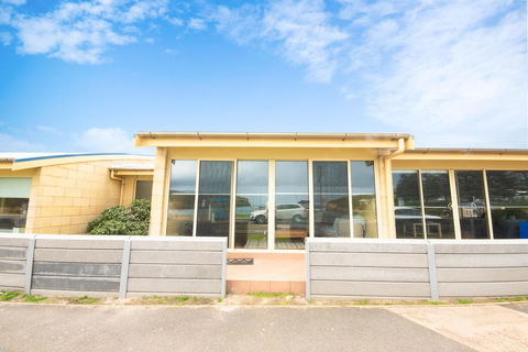 Bayview No 2 - Next To The Beach - Accommodation Noosa 0