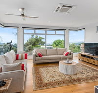 Beach Road Luxury with Ocean Views - Accommodation Noosa