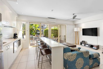Resort Style Escape On Hastings Street with Accommodation Noosa