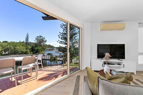 Riverfront 2 Bedroom Penthouse, Steps From Hastings Street - By Stay Noosa - Accommodation Noosa 2