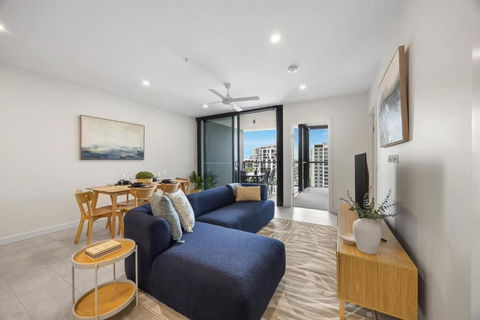 Rivello Apartments - Free Secure Car Park, 6km To City, Ferry Terminal, Eat Street, Rooftop Pool, Sauna, Portside Dinning - Accommodation Noosa 2