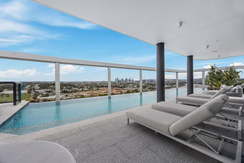 Rivello Apartments - Free Secure Car Park, 6km To City, Ferry Terminal, Eat Street, Rooftop Pool, Sauna, Portside Dinning - Accommodation Noosa 1