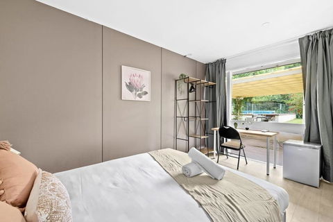 Relaxed Queen Room - Serene Spot At Pymble - Shared Bathroom - Accommodation Noosa 2