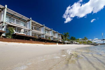 Riverfront Escape With Private Beach with Accommodation Noosa