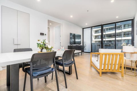 Restful Apt Near ANZAC Park West - Accommodation Noosa 0