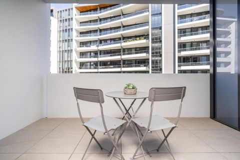 Restful Apt Near ANZAC Park West - Accommodation Noosa 2