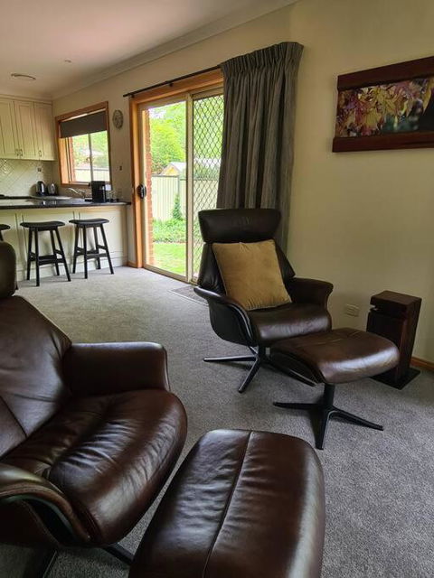 REDGUM RETREAT BRIGHT - Luxury Spa Villa - Accommodation Noosa 0
