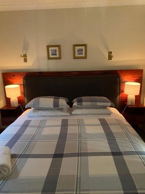 REDGUM RETREAT BRIGHT - Luxury Spa Villa - Accommodation Noosa 1