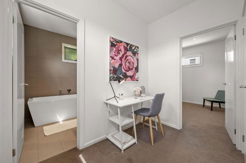 Relaxing Getaway Oasis With Patio In Charming Kew - Accommodation Noosa 3