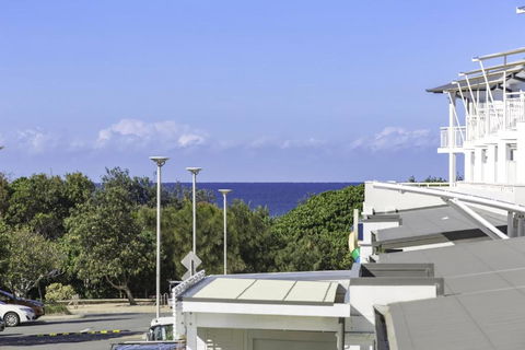RESORT ON THE BEACH 1219/20 - Accommodation Noosa 3