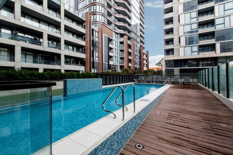 Resort Style Living In The Heart Of Moonee Ponds - Accommodation Noosa 1