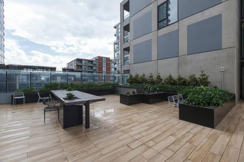 Resort Style Living In The Heart Of Moonee Ponds - Accommodation Noosa 3