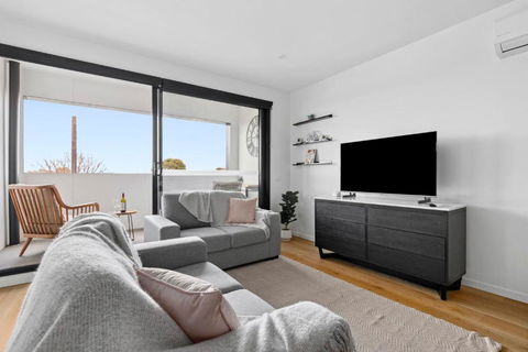 Retreat On Bellerine I 2BR Apartment I Geelong CBD - Accommodation Noosa 0