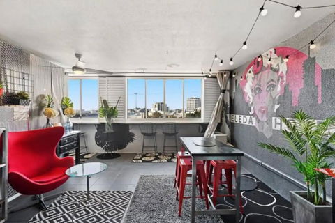 Retro Chic Vibes, Tropical Pool & Prime Location - Accommodation Noosa 0