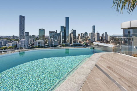 River-View Unit With Rooftop Pool Near Museums - Accommodation Noosa 0