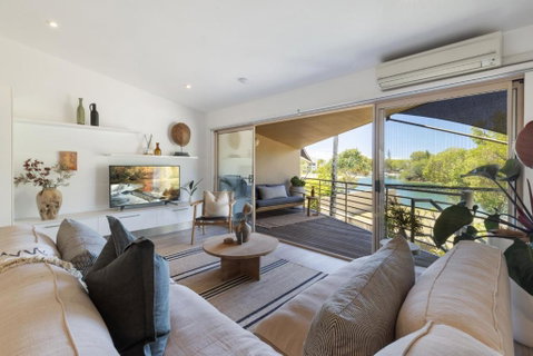 Riverfront Luxury, Poolside, Near Hastings - Accommodation Noosa 0