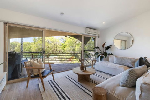 Riverfront Luxury, Poolside, Near Hastings - Accommodation Noosa 2