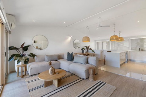 Riverfront Luxury, Poolside, Near Hastings - Accommodation Noosa 1