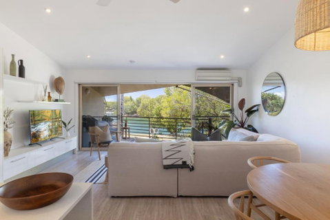 Riverfront Luxury, Poolside, Near Hastings - Accommodation Noosa 3
