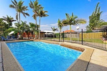 Riviera Motel Bundaberg with Accommodation Noosa