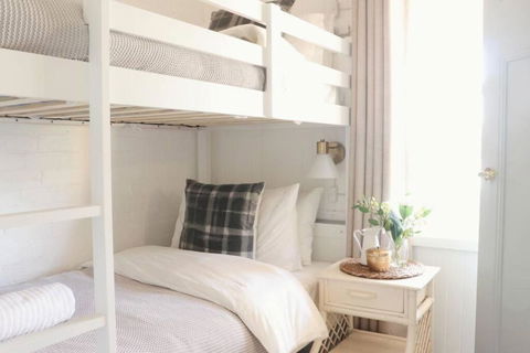 Rustic Chic 200 Metres From CBD - Accommodation Noosa 1