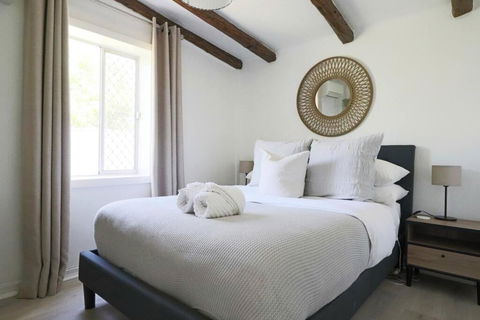 Rustic Chic 200 Metres From CBD - Accommodation Noosa 3