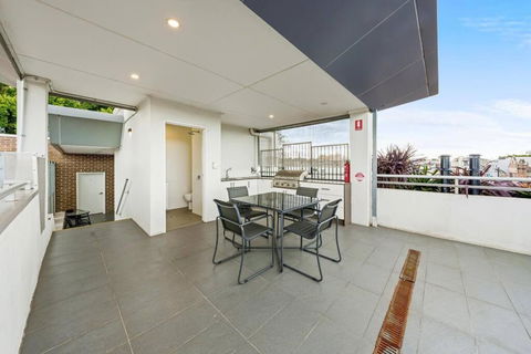 Rooftop 2 Bed Apt With Terrace At Newtown - Accommodation Noosa 2