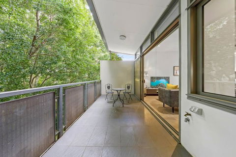 Rooftop 2 Bed Apt With Terrace At Newtown - Accommodation Noosa 3