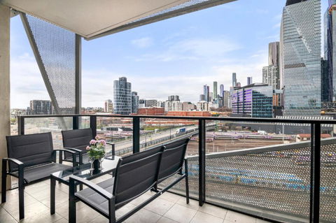 Rooftop Pool 2BR Apartment At Marvel Stadium With Free Parking - Accommodation Noosa 2
