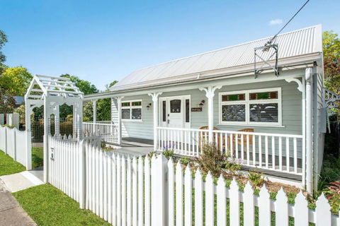 Rosemill Cottage - Mobility Friendly Accommodation Never Looked Better! - Accommodation Noosa 0