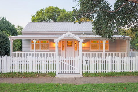 Rosemill Cottage - Mobility Friendly Accommodation Never Looked Better! - Accommodation Noosa 3