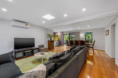 Roses On The River - An Absolute River Frontage Cottage - Accommodation Noosa 0