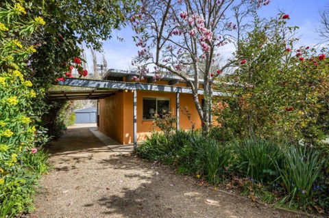 Roses On The River - An Absolute River Frontage Cottage - Accommodation Noosa 1