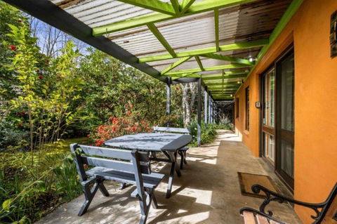 Roses On The River - An Absolute River Frontage Cottage - Accommodation Noosa 2