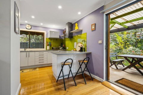Roses On The River - An Absolute River Frontage Cottage - Accommodation Noosa 3