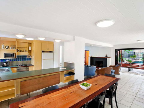 Ross Cres Spacious Private Beach House - Accommodation Noosa 3